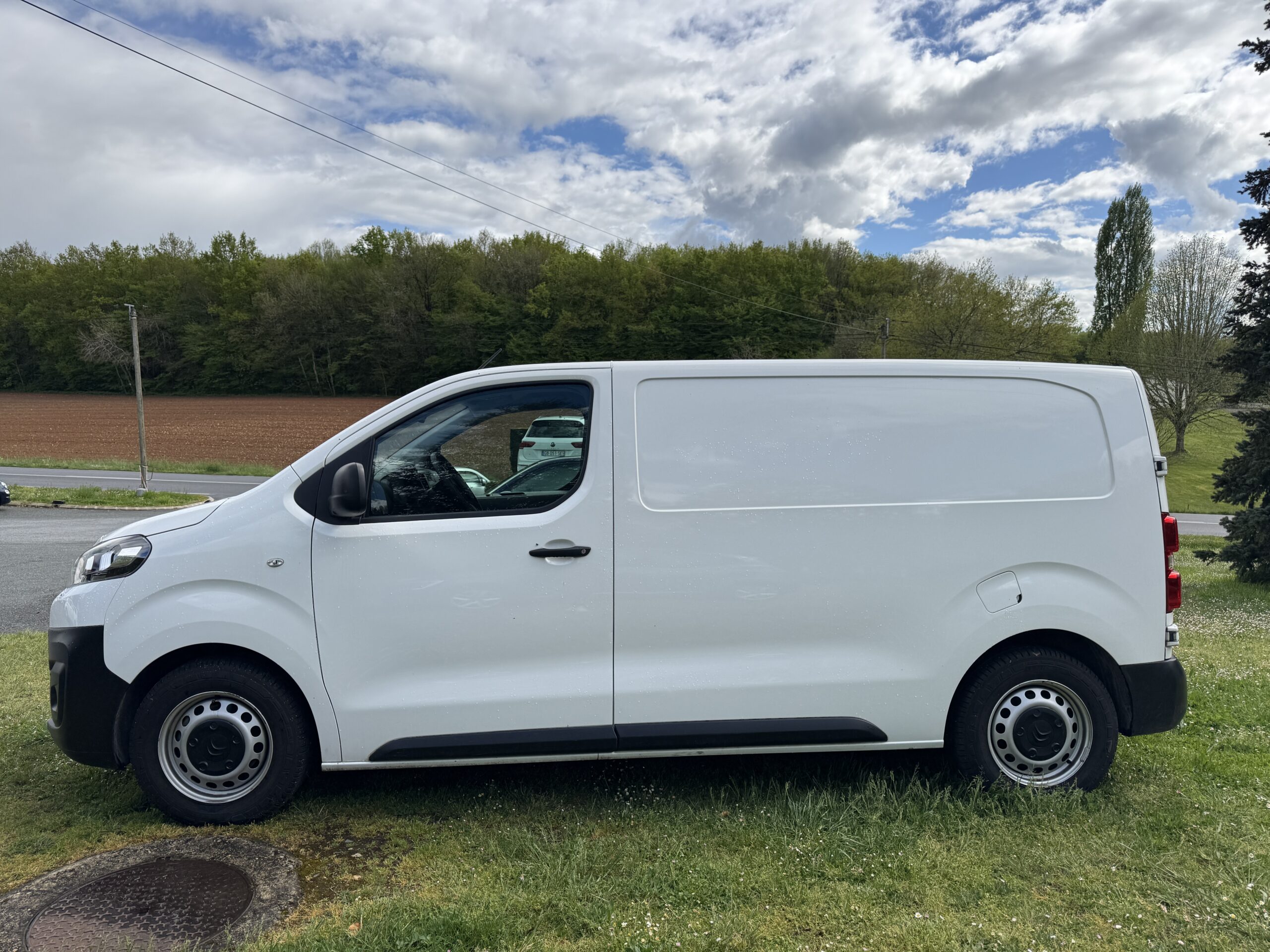 CITROEN JUMPY III 1.5 FOURGON M BLUEHDI 120 S&S CLUB 300 NM BVM6 CITROEN JUMPY III 1.5 FOURGON M BLUEHDI 120 S&S CLUB 300 NM BVM6